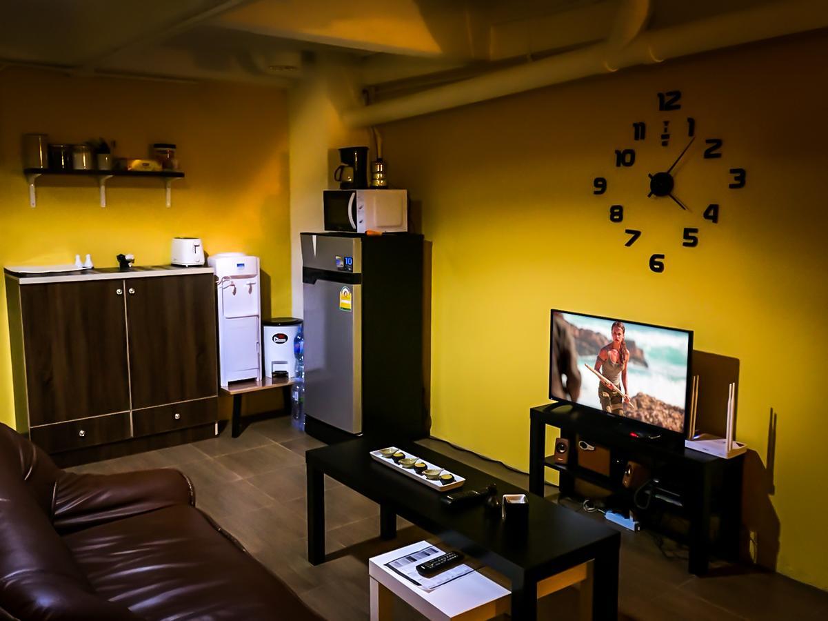 Artistel (Adults Only) Hostel เชียงใหม่ ภายนอก รูปภาพ