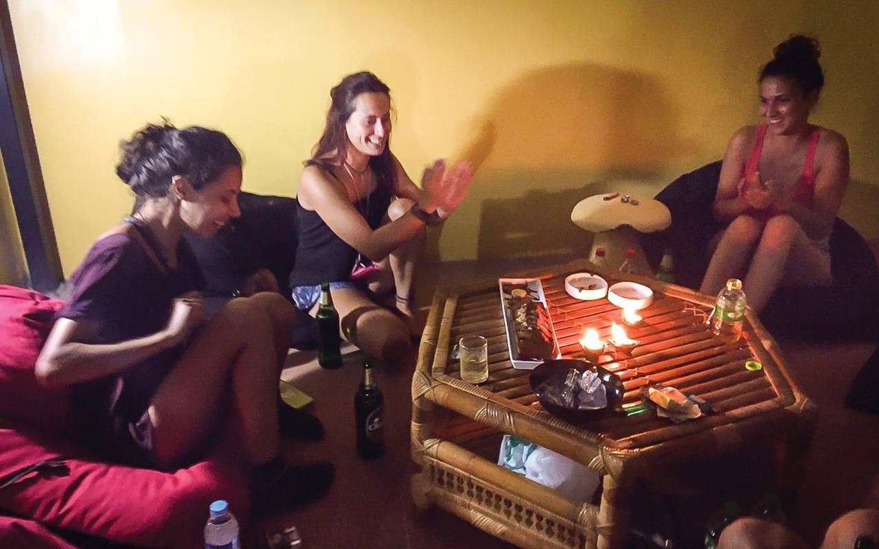 Artistel (Adults Only) Hostel เชียงใหม่ ภายนอก รูปภาพ