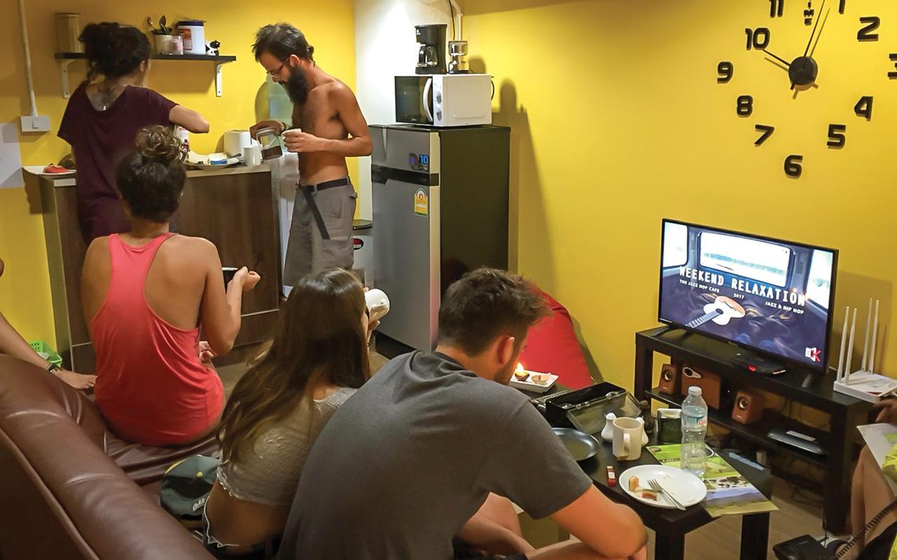 Artistel (Adults Only) Hostel เชียงใหม่ ภายนอก รูปภาพ