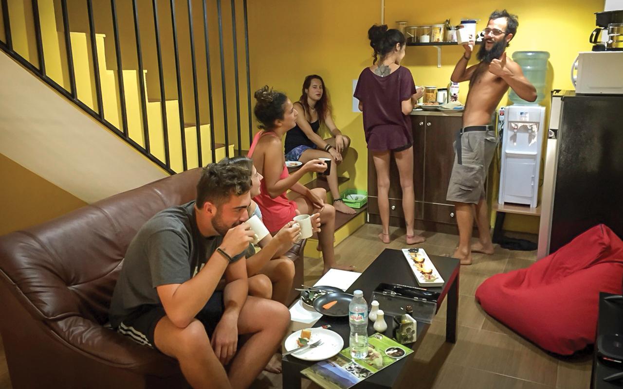 Artistel (Adults Only) Hostel เชียงใหม่ ภายนอก รูปภาพ