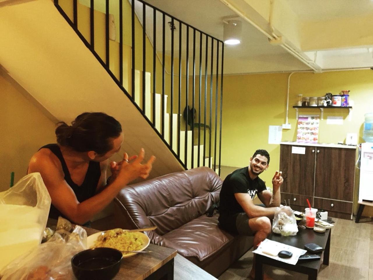 Artistel (Adults Only) Hostel เชียงใหม่ ภายนอก รูปภาพ
